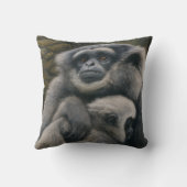 Gibbon Shelter – Emotional Wildlife Portrait クッション (裏面)