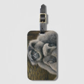 Gibbon Shelter – Emotional Wildlife Portrait ラゲッジタグ (正面縦)