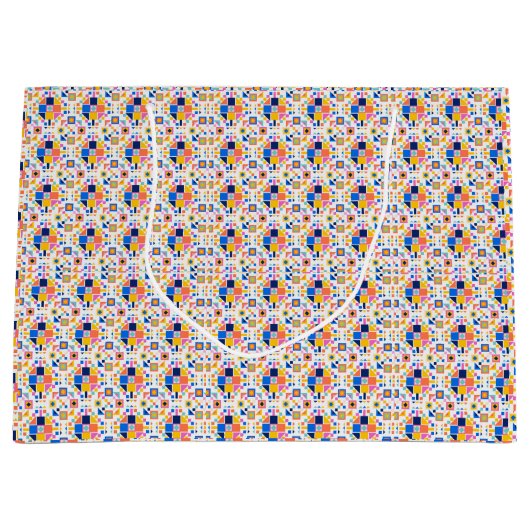 Gift bag with a colorful geometric pattern  ラージペーパーバッグ (正面)