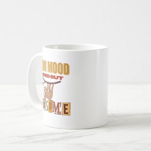 Giftfulおもしろい Mom Shirt – 可愛いSloth MomMood コーヒーマグカップ (正面左)