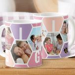Gigi 5写真編集可能4文字ビーとハニカム コーヒーマグカップ<br><div class="desc">ハニカムコーヒーマパーソナライズされたグ、5枚の写真とお気に入りのGIGIなどの4文字の名前で印刷。このデザインは夏のソベットカラーパレットにハニカムフォトコラージュを施し、薄紫ピンクと桃を可愛らしい小さなハチを配している。色もしを変更したい場合はクリックカスタマイズクリック"更に"と六角形を変更したい場合。</div>