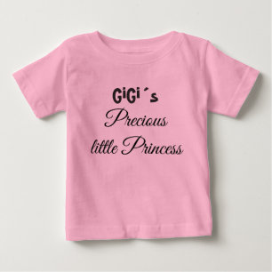 GIGI´Sの小さいプリンセス、GRANDMA´Sの女の赤ちゃんのピンク ベビーTシャツ