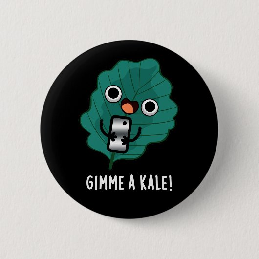 Gimme A Kale Veggie Pun おもしろい Dark BG 缶バッジ (正面)