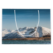 Gimsoy Church Lofoten Norway ラージペーパーバッグ (正面)