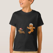 Gingerbread Cookie Chasing Dachshund Christmas Dog Tシャツ (正面)