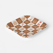 Gingerbread Cookies Checkered Pattern ペーパープレート (傾斜あり)