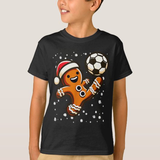Gingerbread Plays Soccer Bicycle Kick, Cookie Chri Tシャツ (正面)