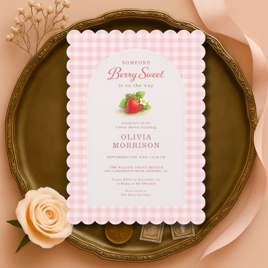 Gingham Berry Sweet Strawberry Baby Shower 招待状