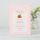 Gingham Berry Sweet Strawberry Baby Shower 招待状 (スタンド正面)