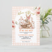 Gingham Boho Floral Easter Bunny Baby Shower 招待状 (スタンド正面)