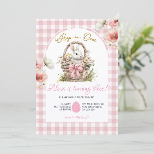 Gingham Boho Pink Bow Floral Easter Bunny Birthday 招待状 (スタンド正面)