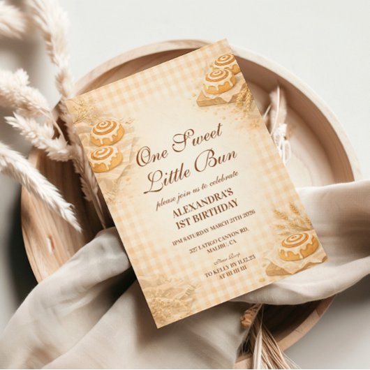 Gingham Cinnamon Roll Little Bun 1st Birthday 招待状