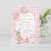 Gingham Coquette Pink Floral Bunny Baby Shower 招待状 (スタンド正面)