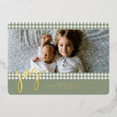 Gingham Farmhouse Green Christmas Family Photo 箔シーズンカード (正面)
