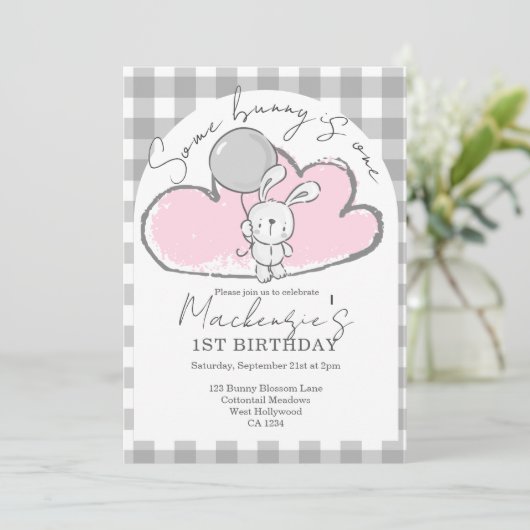 Gingham Some Bunny Is One Birthday Personalized 招待状 (スタンド正面)