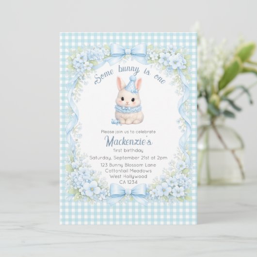 Gingham Some Bunny Is One Birthday Personalized 招待状 (スタンド正面)