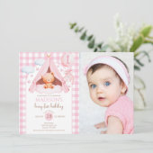 Gingham Teddy Bear Balloon Photo Girl 1st Birthday 招待状 (スタンド正面)