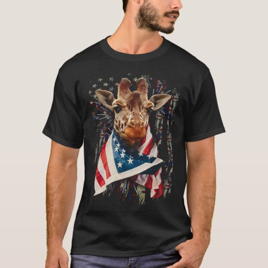 Giraffe American Flag 4th July Independence Americ Tシャツ (正面)