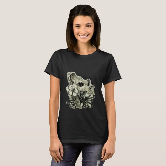 Giraffe and spider mum tall mammal flowers petals  tシャツ (正面フル)