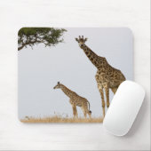 Giraffe Calf and Mama マウスパッド (マウス)