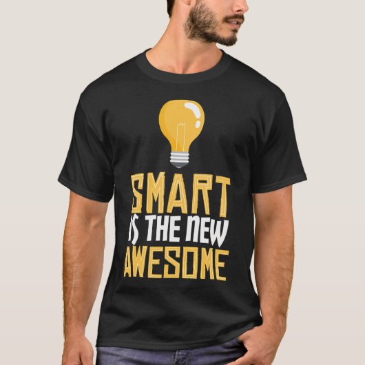 Giraffe cartoon with 8 in the neck. tシャツ (正面)