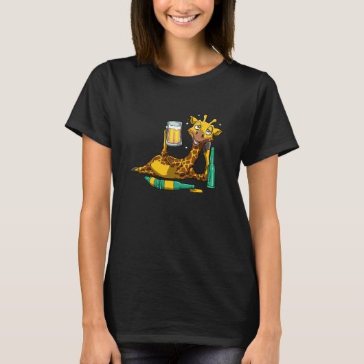 Giraffe drinking Beer Tシャツ (正面)