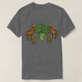 Giraffe Family Eating Broccoli Tree  Tシャツ (デザイン正面)