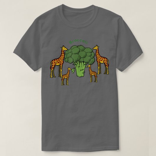 Giraffe Family Eating Broccoli Tree  Tシャツ (デザイン正面)