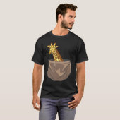 Giraffe In A Pocket Tall Animal Safari Tシャツ (正面フル)