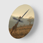 Giraffe in the Savannah ラウンド壁時計 (傾斜)
