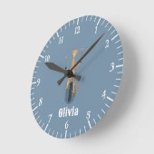Giraffe on a Unicycle Blue Kid Room Wall Clock ラウンド壁時計 (傾斜)