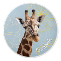 Giraffe on sunny blue sky background子供名