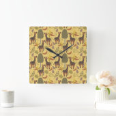 Giraffe seamless pattern yellow background スクエア壁時計 (ホーム)