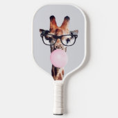 Giraffe wearing glasses blowing a pink bubble gum ピックルボールラケット (裏面)