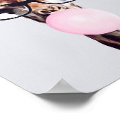 GIRAFFE WEARING GLASSES BLOWING A PINK BUBBLEGUM   ポスター (角)