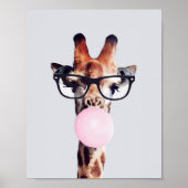 GIRAFFE WEARING GLASSES BLOWING A PINK BUBBLEGUM   ポスター (正面)
