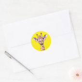 Giraffe with Pink Glasses Yellow Backgrad. Sticker ラウンドシール (封筒)