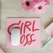 Girl Boss 大胆なタイポグラフィ レッド&ピンク フェミニン マウスパッド