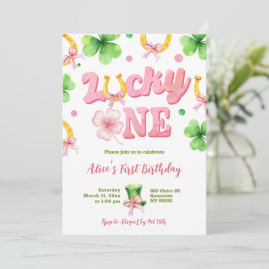 Girl Bow Glitter Lucky One St Patrick 1st Birthday 招待状 (スタンド正面)