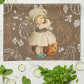 Girl Carving Apple Halloween キッチンタオル (折り畳み)