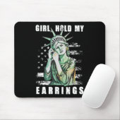 Girl Hold My Earring Fight Mode Statue Of Liberty  マウスパッド (マウス)