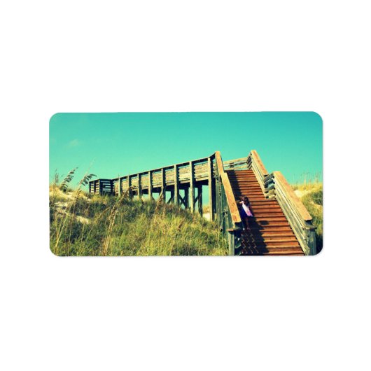Girl on boardwalk, Florida Gulf Coastビーチ ラベル (正面)