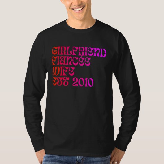 Girlfriend Fiance Wife Est 2010 Wedding Anniversar Tシャツ (正面)