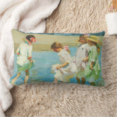 Girls歩くin the Seaide ランバークッション (ブランケット)