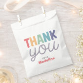 Girls Colorful Two Much Fun Rainbow 2nd Birthday フェイバーバッグ (クリップ留めされた状態)