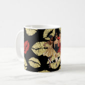 Girls in Glam Gold Black Red Dresses Lips Kiss コーヒーマグカップ (正面左)