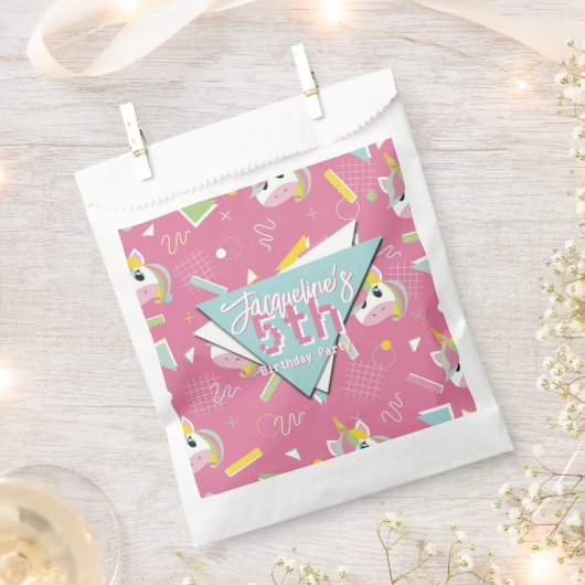 Girls Retro Pink Unicorn Birthday フェイバーバッグ (クリップ留めされた状態)