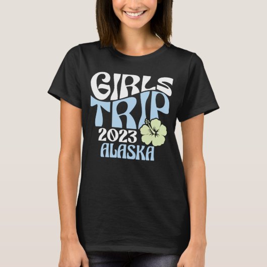 Girls Trip 2023 Alaska Beach Destination Retro Gro Tシャツ (正面)