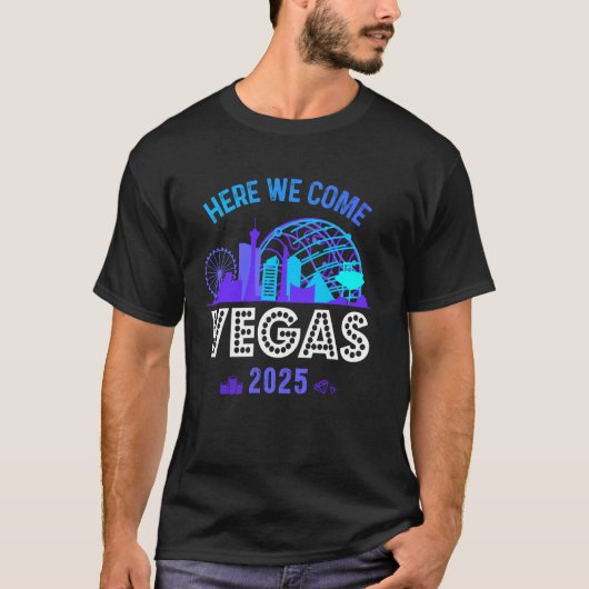 Girls Trip Las Vegas 2025 Birthday Squad Family He Tシャツ (正面)