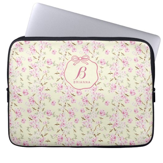 Girly Floral Yellow Pink Bow Coquette Monogram ラップトップスリーブ (正面)